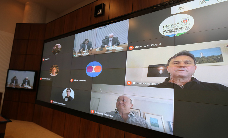 A Invest Paraná, agência do Governo do Estado voltada à atração de investimentos, vai promover as soluções desenvolvidas por startups e empresas de tecnologia paranaenses entre seus parceiros no mercado nacional e internacional. 

O vice-governador Darci Piana participou do lançamento e destacou mais essa iniciativa do governo para transformar o Paraná em um estado cada vez mais inovador. Foto: Camila Tonett