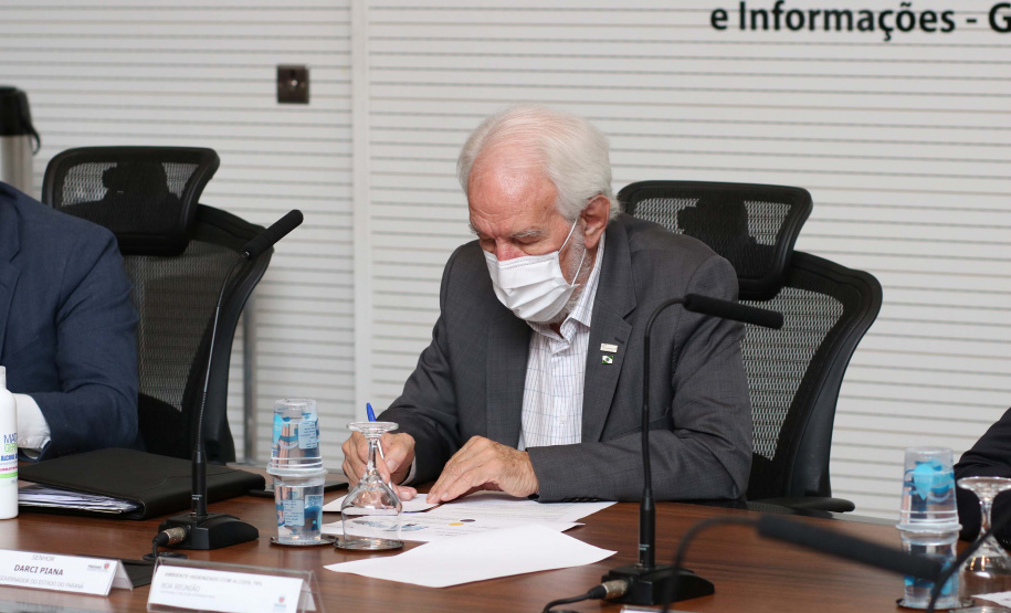 A Invest Paraná, agência do Governo do Estado voltada à atração de investimentos, vai promover as soluções desenvolvidas por startups e empresas de tecnologia paranaenses entre seus parceiros no mercado nacional e internacional. 

O vice-governador Darci Piana participou do lançamento e destacou mais essa iniciativa do governo para transformar o Paraná em um estado cada vez mais inovador. Foto: Camila Tonett