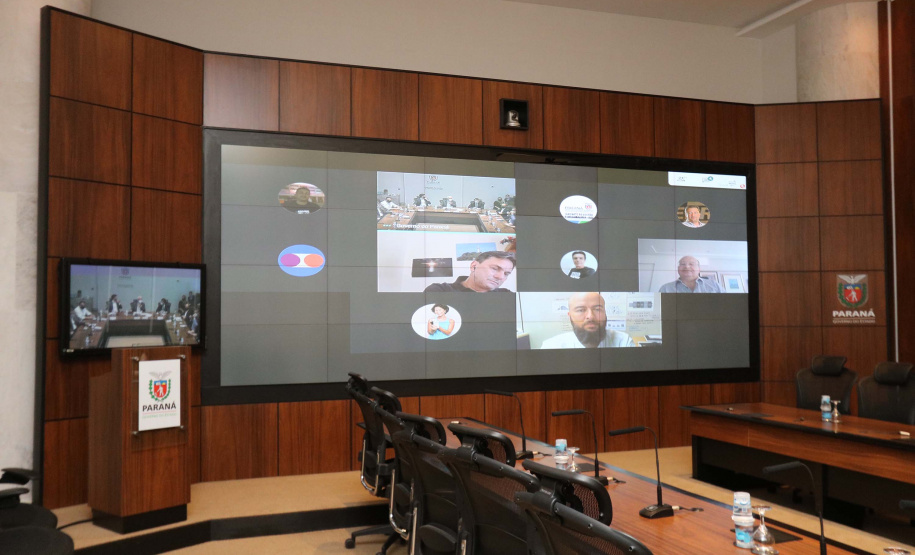 A Invest Paraná, agência do Governo do Estado voltada à atração de investimentos, vai promover as soluções desenvolvidas por startups e empresas de tecnologia paranaenses entre seus parceiros no mercado nacional e internacional. 

O vice-governador Darci Piana participou do lançamento e destacou mais essa iniciativa do governo para transformar o Paraná em um estado cada vez mais inovador. Foto: Camila Tonett