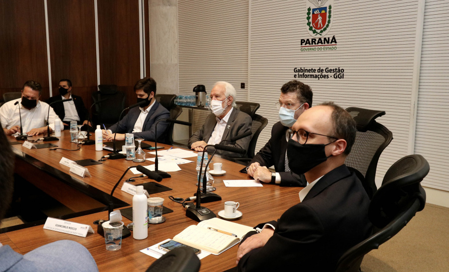 A Invest Paraná, agência do Governo do Estado voltada à atração de investimentos, vai promover as soluções desenvolvidas por startups e empresas de tecnologia paranaenses entre seus parceiros no mercado nacional e internacional. 

O vice-governador Darci Piana participou do lançamento e destacou mais essa iniciativa do governo para transformar o Paraná em um estado cada vez mais inovador. Foto: Camila Tonett