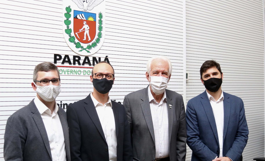 A Invest Paraná, agência do Governo do Estado voltada à atração de investimentos, vai promover as soluções desenvolvidas por startups e empresas de tecnologia paranaenses entre seus parceiros no mercado nacional e internacional. 

O vice-governador Darci Piana participou do lançamento e destacou mais essa iniciativa do governo para transformar o Paraná em um estado cada vez mais inovador. Foto: Camila Tonett