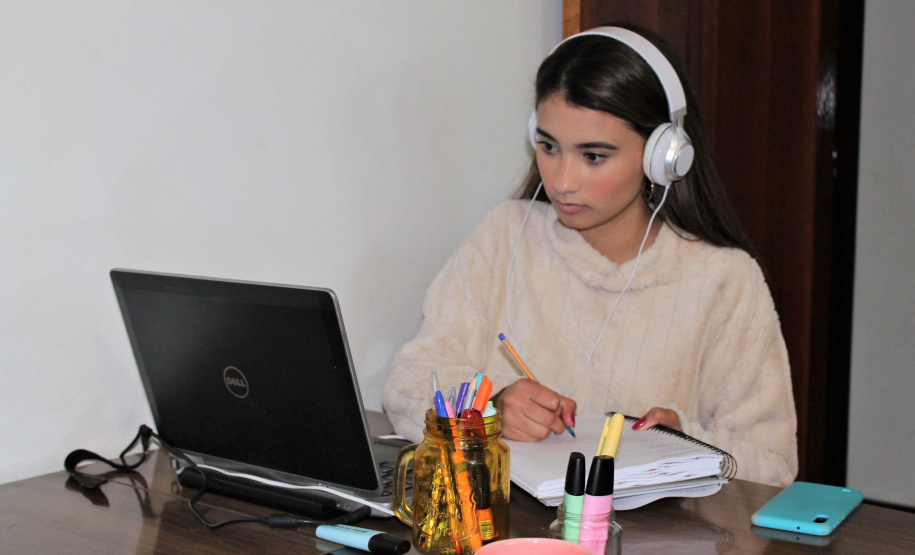 Alunos e professores terão curso de programação gratuito. Foto: SEED