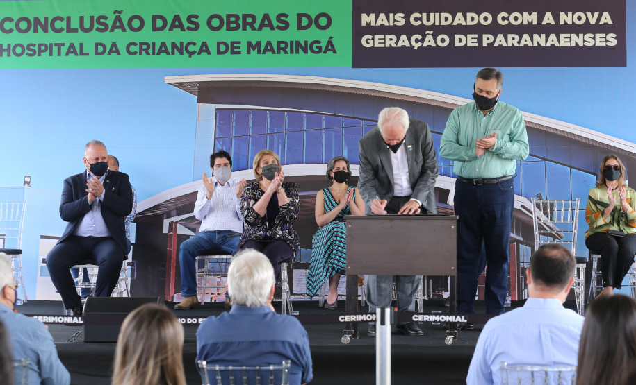 O vice governador Darci Piana e o  secretário de Estado da Saude Beto Preto  assinam o repasse de recursos ao Hospital da Criança para conclusao das obras.   18/09/2020 -  Foto: Geraldo Bubniak/AEN