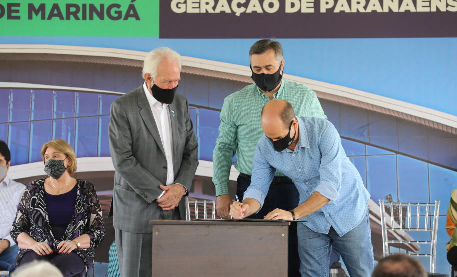 O vice governador Darci Piana e o  secretário de Estado da Saude Beto Preto  assinam o repasse de recursos ao Hospital da Criança para conclusao das obras.   18/09/2020 -  Foto: Geraldo Bubniak/AEN