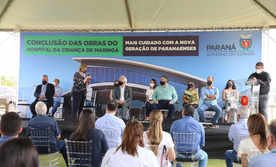 O vice governador Darci Piana e o  secretário de Estado da Saude Beto Preto  assinam o repasse de recursos ao Hospital da Criança para conclusao das obras.  Na foto, presidente da Organização Mundial da Família, Deise Kuztra, em discurso. 18/09/2020 -  Foto: Geraldo Bubniak/AEN