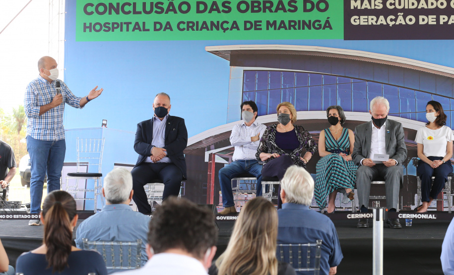 O vice governador Darci Piana e o  secretário de Estado da Saude Beto Preto  assinam o repasse de recursos ao Hospital da Criança para conclusao das obras.   Na foto, o secretario da Saude de Maringa, Jair Biatto. 18/09/2020 -  Foto: Geraldo Bubniak/AEN
