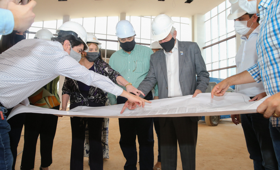 O vice governador Darci Piana e o  secretário de Estado da Saude Beto Preto  assinam o repasse de recursos ao Hospital da Criança para conclusao das obras.   18/09/2020 -  Foto: Geraldo Bubniak/AEN