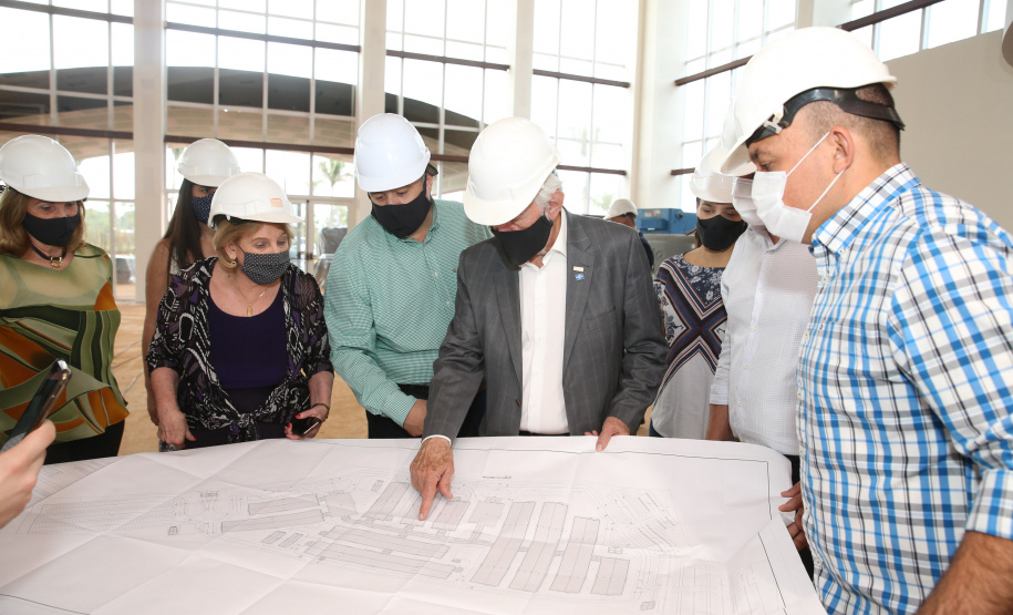 O vice governador Darci Piana e o  secretário de Estado da Saude Beto Preto  assinam o repasse de recursos ao Hospital da Criança para conclusao das obras.   18/09/2020 -  Foto: Geraldo Bubniak/AEN