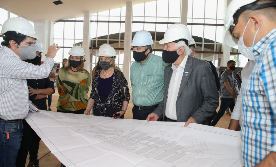 O vice governador Darci Piana e o  secretário de Estado da Saude Beto Preto  assinam o repasse de recursos ao Hospital da Criança para conclusao das obras.   18/09/2020 -  Foto: Geraldo Bubniak/AEN