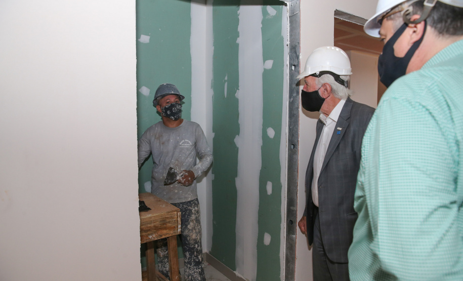 O vice governador Darci Piana e o  secretário de Estado da Saude Beto Preto  assinam o repasse de recursos ao Hospital da Criança para conclusao das obras.   18/09/2020 -  Foto: Geraldo Bubniak/AEN