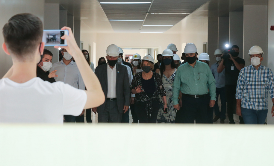 O vice governador Darci Piana e o  secretário de Estado da Saude Beto Preto  assinam o repasse de recursos ao Hospital da Criança para conclusao das obras.   18/09/2020 -  Foto: Geraldo Bubniak/AEN