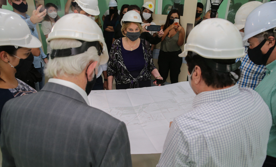 O vice governador Darci Piana e o  secretário de Estado da Saude Beto Preto  assinam o repasse de recursos ao Hospital da Criança para conclusao das obras.   18/09/2020 -  Foto: Geraldo Bubniak/AEN