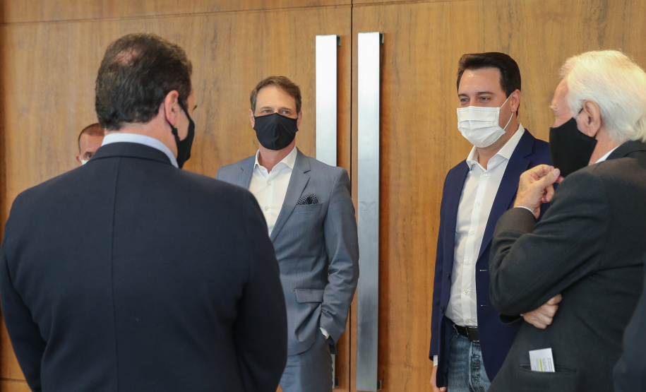 O Governador Carlos Massa Ratinho Junior assina, nesta segunda-feira (21), convenio com a Fundação O Boticário representada pelo CEO do Grupo,  Artur Grynbaum.  Curitiba, 21/09/2020. Foto: Geraldo Bubniak/AEN