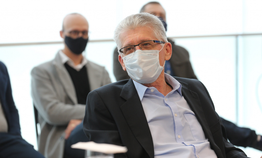 O Governador Carlos Massa Ratinho Junior assina, nesta segunda-feira (21), convenio com a Fundação O Boticário representada pelo CEO do Grupo,  Artur Grynbaum.  Curitiba, 21/09/2020. Foto: Geraldo Bubniak/AEN