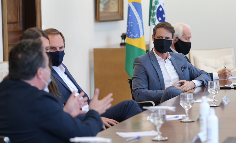 O Governador Carlos Massa Ratinho Junior assina, nesta segunda-feira (21), convenio com a Fundação O Boticário representada pelo CEO do Grupo,  Artur Grynbaum.  Curitiba, 21/09/2020. Foto: Geraldo Bubniak/AEN