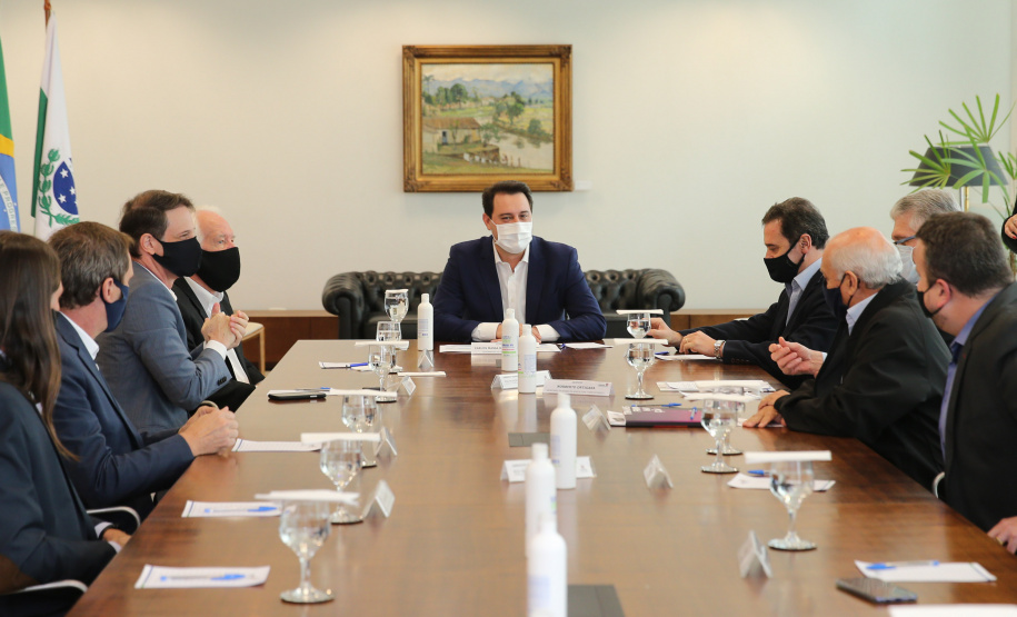 O Governador Carlos Massa Ratinho Junior assina, nesta segunda-feira (21), convenio com a Fundação O Boticário representada pelo CEO do Grupo,  Artur Grynbaum.  Curitiba, 21/09/2020. Foto: Geraldo Bubniak/AEN