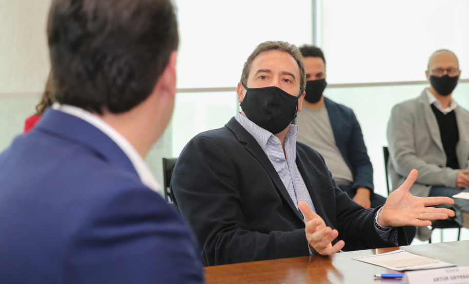 O Governador Carlos Massa Ratinho Junior assina, nesta segunda-feira (21), convenio com a Fundação O Boticário representada pelo CEO do Grupo,  Artur Grynbaum.  Curitiba, 21/09/2020. Foto: Geraldo Bubniak/AEN