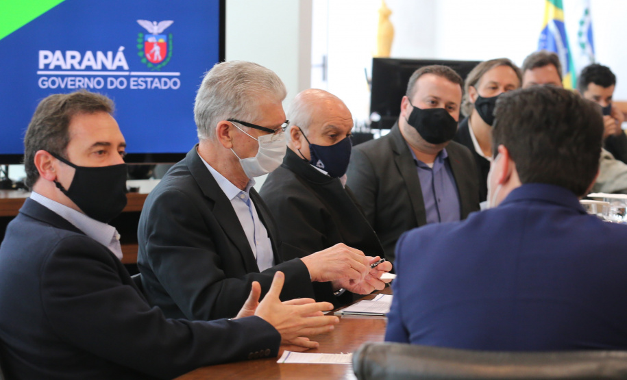 O Governador Carlos Massa Ratinho Junior assina, nesta segunda-feira (21), convenio com a Fundação O Boticário representada pelo CEO do Grupo,  Artur Grynbaum.  Curitiba, 21/09/2020. Foto: Geraldo Bubniak/AEN