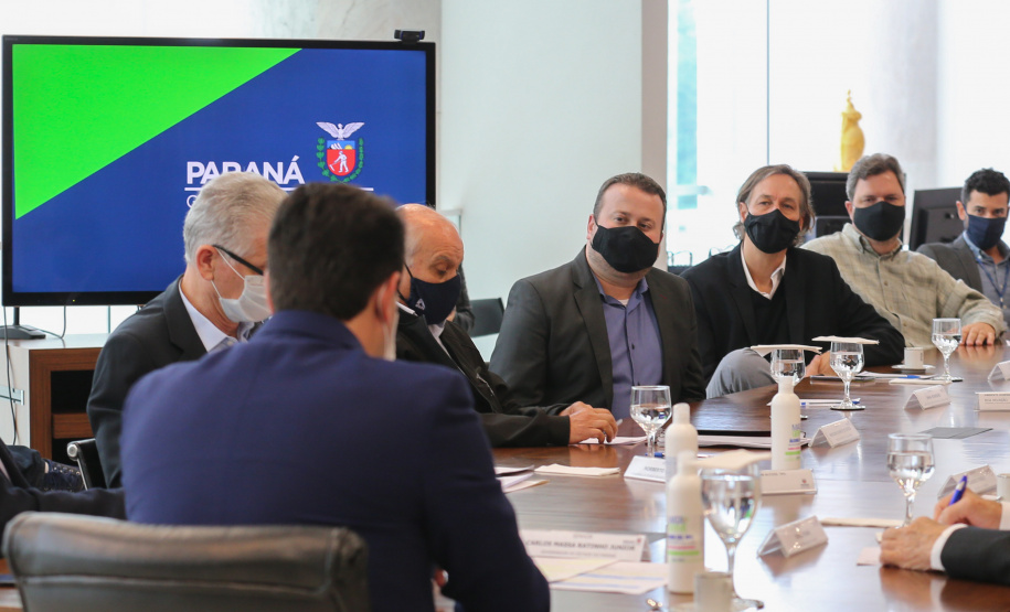 O Governador Carlos Massa Ratinho Junior assina, nesta segunda-feira (21), convenio com a Fundação O Boticário representada pelo CEO do Grupo,  Artur Grynbaum.  Curitiba, 21/09/2020. Foto: Geraldo Bubniak/AEN