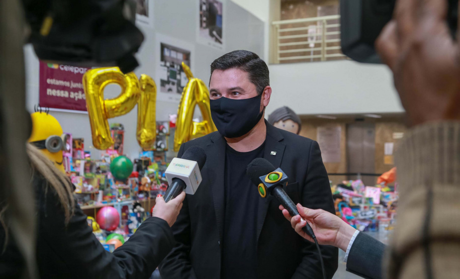 Celepar, entrega de brinquedos para SGAS e Defesa Civil. Paraná Piá. Foto: Valdelino Pontes Nesta segunda-feira, 21, a Celepar fez a entrega dos brinquedos, para a Defesa Civil e para a Superintendência de Ação Solidária, arrecadados para a campanha Paraná Piá, foram mais de 1.200 doações feitas pelos colaboradores da companhia durante a semana em que o padrinho foi o presidente, Leandro Moura. A campanha continua até o dia 4 de outubro e quem quiser doar pode deixar os brinquedos em uma caixa de coleta na recepção da Celepar.
Foto: Valdelino Pontes