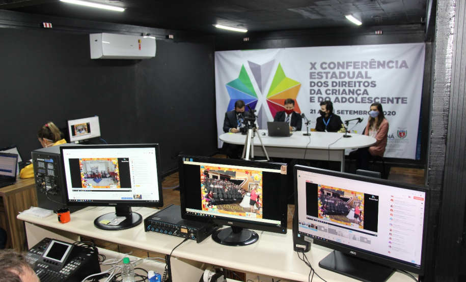 A presidente do Conselho Estadual da Criança e Adolescente (Cedca) e chefe do Departamento de Políticas para Crianças e Adolescentes da Secretaria da Justiça, Família e Trabalho (Sejuf), Angela Mendonça, abriu oficialmente a Conferência nesta segunda-feira para mais de 700 pessoas enaltecendo o trabalho realizado pelo secretário Ney Leprevost, que possibilitou a implantação no Paraná do Orçamento da Criança e do Adolescente. Foto: SEJUF