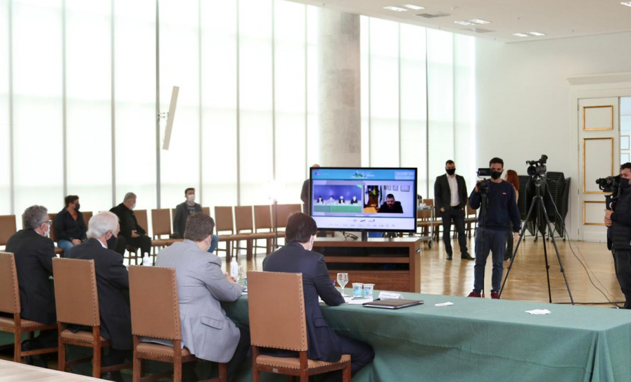 O Governo do Estado lançou nesta terça-feira (22) o Programa Reinvente sua Cidade – da Crise à Oportunidade, ação que integra o pacote de iniciativas que visam a retomada econômica do Paraná