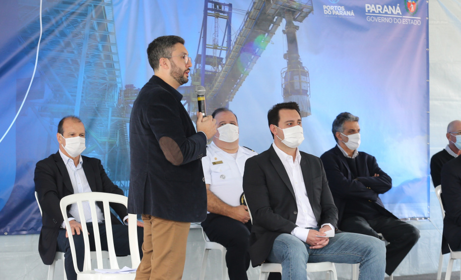 O governador Carlos Massa Ratinho Júnior inaugura nesta terça-feira (22),  o novo berço 201, no Porto de Paranaguá. Com investimentos de R$ 201,7 milhões, a ampliação do cais vai aumentar em 140% a capacidade atual de movimentação e autoriza a contratação do projeto para obras de derrocamento submarino do maciço rochoso conhecido como Palanganas. A remoção permitirá o aprofundamento do canal de acesso ao porto em até 14,60 metros. Paranagua, 22/09/2020 - Foto: Geraldo Bubniak/AEN