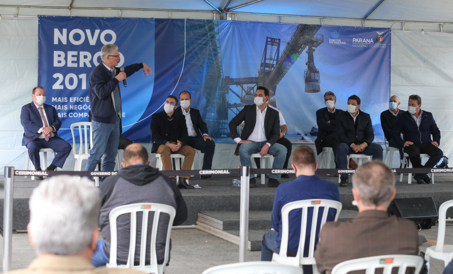 O governador Carlos Massa Ratinho Júnior inaugura nesta terça-feira (22),  o novo berço 201, no Porto de Paranaguá. Com investimentos de R$ 201,7 milhões, a ampliação do cais vai aumentar em 140% a capacidade atual de movimentação e autoriza a contratação do projeto para obras de derrocamento submarino do maciço rochoso conhecido como Palanganas. A remoção permitirá o aprofundamento do canal de acesso ao porto em até 14,60 metros. Paranagua, 22/09/2020 - Foto: Geraldo Bubniak/AEN