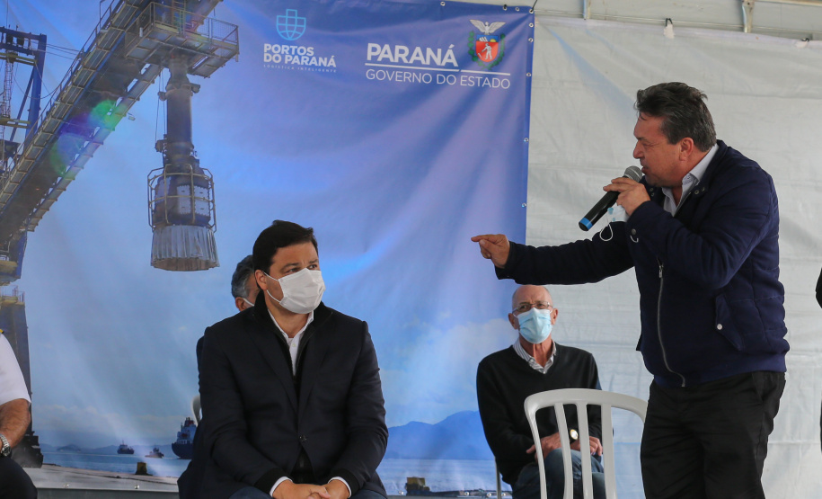 O governador Carlos Massa Ratinho Júnior inaugura nesta terça-feira (22),  o novo berço 201, no Porto de Paranaguá. Com investimentos de R$ 201,7 milhões, a ampliação do cais vai aumentar em 140% a capacidade atual de movimentação e autoriza a contratação do projeto para obras de derrocamento submarino do maciço rochoso conhecido como Palanganas. A remoção permitirá o aprofundamento do canal de acesso ao porto em até 14,60 metros. Paranagua, 22/09/2020 - Foto: Geraldo Bubniak/AEN