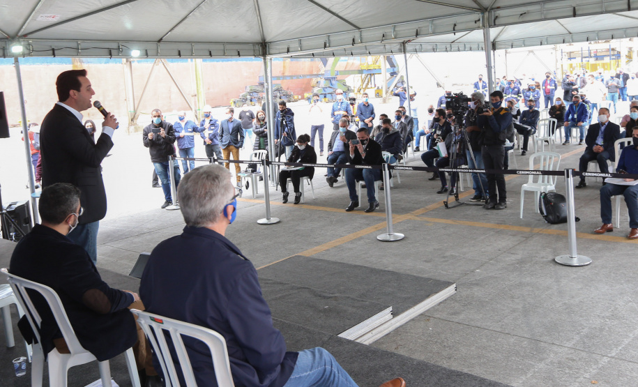 O governador Carlos Massa Ratinho Júnior inaugura nesta terça-feira (22),  o novo berço 201, no Porto de Paranaguá. Com investimentos de R$ 201,7 milhões, a ampliação do cais vai aumentar em 140% a capacidade atual de movimentação e autoriza a contratação do projeto para obras de derrocamento submarino do maciço rochoso conhecido como Palanganas. A remoção permitirá o aprofundamento do canal de acesso ao porto em até 14,60 metros. Paranagua, 22/09/2020 - Foto: Geraldo Bubniak/AEN
