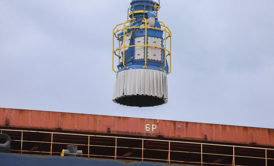 O governador Carlos Massa Ratinho Júnior inaugura nesta terça-feira (22),  o novo berço 201, no Porto de Paranaguá. Com investimentos de R$ 201,7 milhões, a ampliação do cais vai aumentar em 140% a capacidade atual de movimentação e autoriza a contratação do projeto para obras de derrocamento submarino do maciço rochoso conhecido como Palanganas. A remoção permitirá o aprofundamento do canal de acesso ao porto em até 14,60 metros. Paranagua, 22/09/2020 - Foto: Geraldo Bubniak/AEN