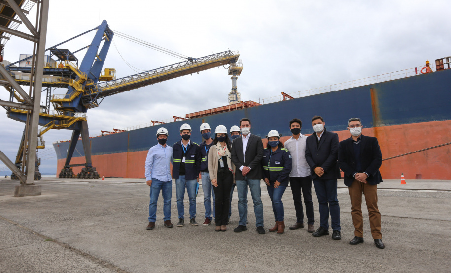 O governador Carlos Massa Ratinho Júnior inaugura nesta terça-feira (22),  o novo berço 201, no Porto de Paranaguá. Com investimentos de R$ 201,7 milhões, a ampliação do cais vai aumentar em 140% a capacidade atual de movimentação e autoriza a contratação do projeto para obras de derrocamento submarino do maciço rochoso conhecido como Palanganas. A remoção permitirá o aprofundamento do canal de acesso ao porto em até 14,60 metros. Paranagua, 22/09/2020 - Foto: Geraldo Bubniak/AEN