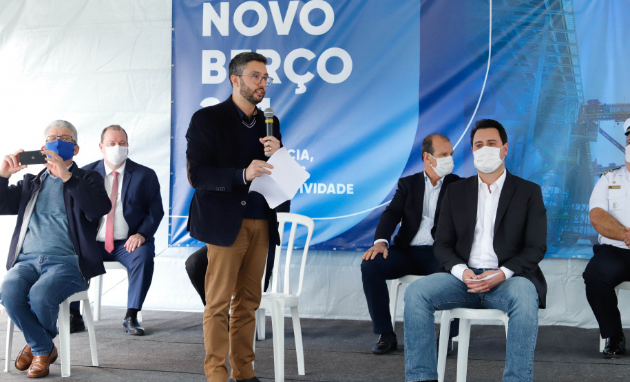 O governador Carlos Massa Ratinho Junior inaugurou nesta terça-feira (21) a obra de ampliação do cais do Porto de Paranaguá, no Litoral do Estado. O berço 201 foi modernizado e o cais de atracação foi prolongado em 100 metros. Os investimentos da empresa pública Portos do Paraná somam R$ 201,7 milhões e vão aumentar em 140% a capacidade atual de movimentação de cargas.