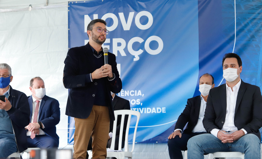 O governador Carlos Massa Ratinho Junior inaugurou nesta terça-feira (21) a obra de ampliação do cais do Porto de Paranaguá, no Litoral do Estado. O berço 201 foi modernizado e o cais de atracação foi prolongado em 100 metros. Os investimentos da empresa pública Portos do Paraná somam R$ 201,7 milhões e vão aumentar em 140% a capacidade atual de movimentação de cargas.