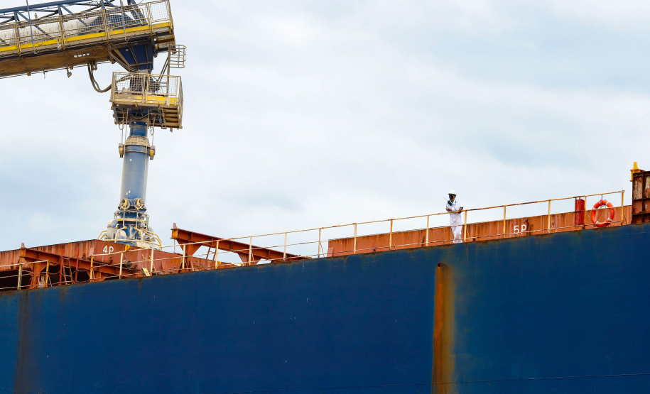 O governador Carlos Massa Ratinho Junior inaugurou nesta terça-feira (21) a obra de ampliação do cais do Porto de Paranaguá, no Litoral do Estado. O berço 201 foi modernizado e o cais de atracação foi prolongado em 100 metros. Os investimentos da empresa pública Portos do Paraná somam R$ 201,7 milhões e vão aumentar em 140% a capacidade atual de movimentação de cargas.