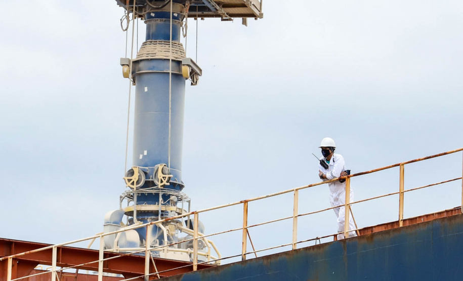 O governador Carlos Massa Ratinho Junior inaugurou nesta terça-feira (21) a obra de ampliação do cais do Porto de Paranaguá, no Litoral do Estado. O berço 201 foi modernizado e o cais de atracação foi prolongado em 100 metros. Os investimentos da empresa pública Portos do Paraná somam R$ 201,7 milhões e vão aumentar em 140% a capacidade atual de movimentação de cargas.