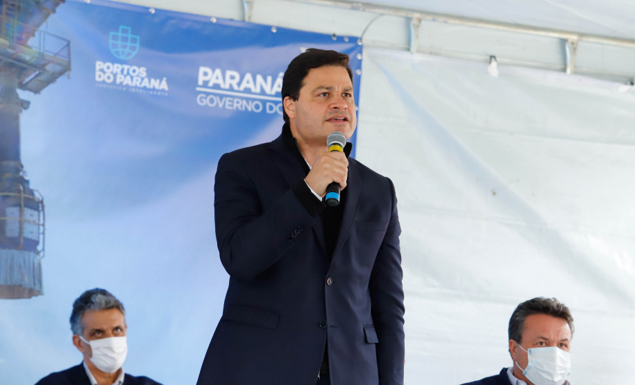 O governador Carlos Massa Ratinho Junior inaugurou nesta terça-feira (21) a obra de ampliação do cais do Porto de Paranaguá, no Litoral do Estado. O berço 201 foi modernizado e o cais de atracação foi prolongado em 100 metros. Os investimentos da empresa pública Portos do Paraná somam R$ 201,7 milhões e vão aumentar em 140% a capacidade atual de movimentação de cargas.