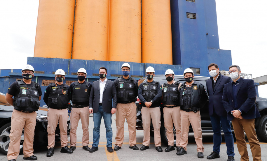 O governador Carlos Massa Ratinho Junior inaugurou nesta terça-feira (21) a obra de ampliação do cais do Porto de Paranaguá, no Litoral do Estado. O berço 201 foi modernizado e o cais de atracação foi prolongado em 100 metros. Os investimentos da empresa pública Portos do Paraná somam R$ 201,7 milhões e vão aumentar em 140% a capacidade atual de movimentação de cargas.