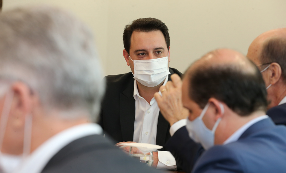 O Governador Carlos Massa Ratinho Junior assina, nesta quarta-feira (23), protocolo de investimentos com a cooperativa paranaense C.Vale representada pelo presidente Alfredo Lang.   Curitiba, 23/09/2020. Foto: Geraldo Bubniak/AEN