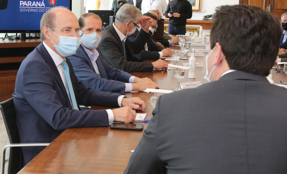 O Governador Carlos Massa Ratinho Junior assina, nesta quarta-feira (23), protocolo de investimentos com a cooperativa paranaense C.Vale representada pelo presidente Alfredo Lang.   Curitiba, 23/09/2020. Foto: Geraldo Bubniak/AEN