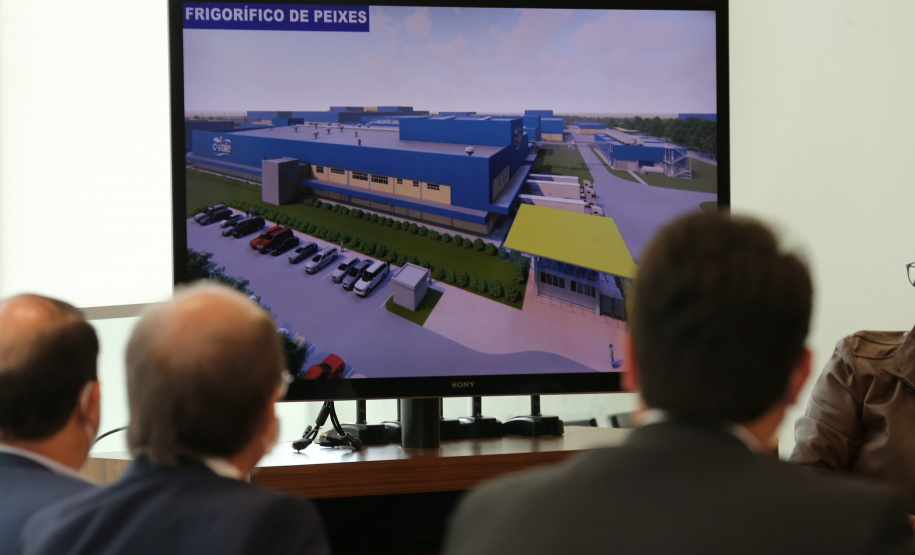 O Governador Carlos Massa Ratinho Junior assina, nesta quarta-feira (23), protocolo de investimentos com a cooperativa paranaense C.Vale representada pelo presidente Alfredo Lang.   Curitiba, 23/09/2020. Foto: Geraldo Bubniak/AEN