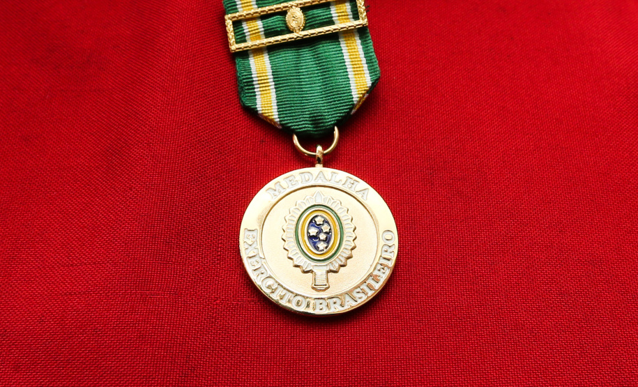 O Governador Carlos Massa Ratinho Junior recebe, nesta quinta-feira (24),  a medalha Exercito Brasileiro no Forte do Pinheirinho.  Curitiba, 24/09/2020. Foto: Geraldo Bubniak/AEN