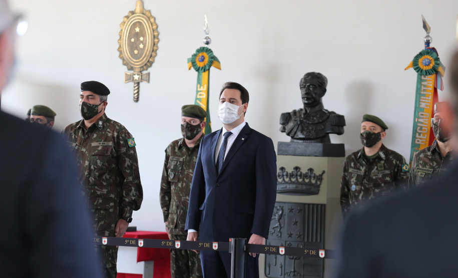 O Governador Carlos Massa Ratinho Junior recebe, nesta quinta-feira (24),  a medalha Exercito Brasileiro no Forte do Pinheirinho.  Curitiba, 24/09/2020. Foto: Geraldo Bubniak/AEN