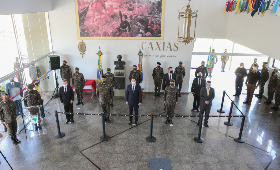 O Governador Carlos Massa Ratinho Junior recebe, nesta quinta-feira (24),  a medalha Exercito Brasileiro no Forte do Pinheirinho.  Curitiba, 24/09/2020. Foto: Geraldo Bubniak/AEN