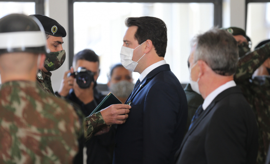 O Governador Carlos Massa Ratinho Junior recebe, nesta quinta-feira (24),  a medalha Exercito Brasileiro no Forte do Pinheirinho.  Curitiba, 24/09/2020. Foto: Geraldo Bubniak/AEN