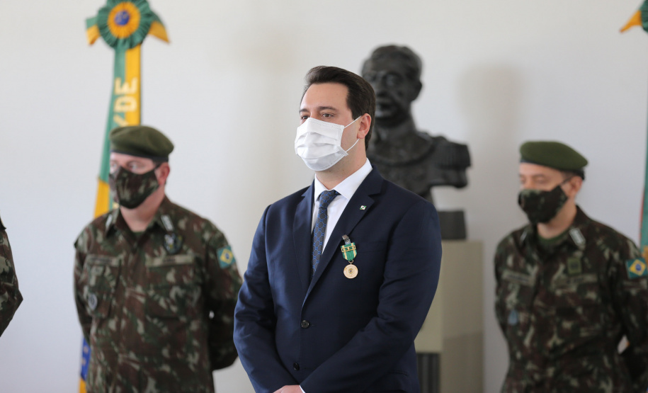 O Governador Carlos Massa Ratinho Junior recebe, nesta quinta-feira (24),  a medalha Exercito Brasileiro no Forte do Pinheirinho.  Curitiba, 24/09/2020. Foto: Geraldo Bubniak/AEN