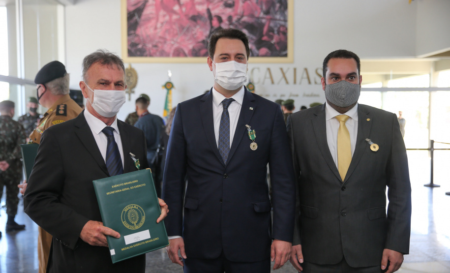 O Governador Carlos Massa Ratinho Junior recebe, nesta quinta-feira (24),  a medalha Exercito Brasileiro no Forte do Pinheirinho.  Curitiba, 24/09/2020. Foto: Geraldo Bubniak/AEN