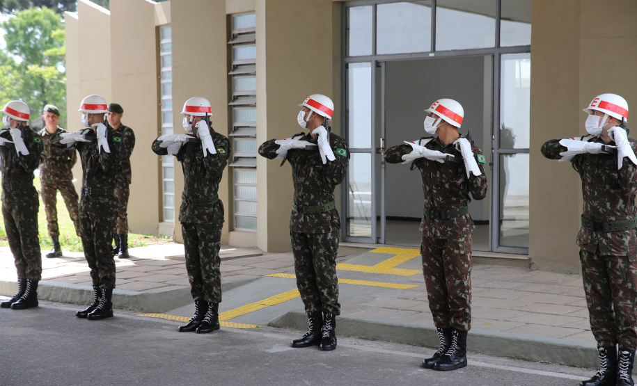 O Governador Carlos Massa Ratinho Junior recebe, nesta quinta-feira (24),  a medalha Exercito Brasileiro no Forte do Pinheirinho.  Curitiba, 24/09/2020. Foto: Geraldo Bubniak/AEN