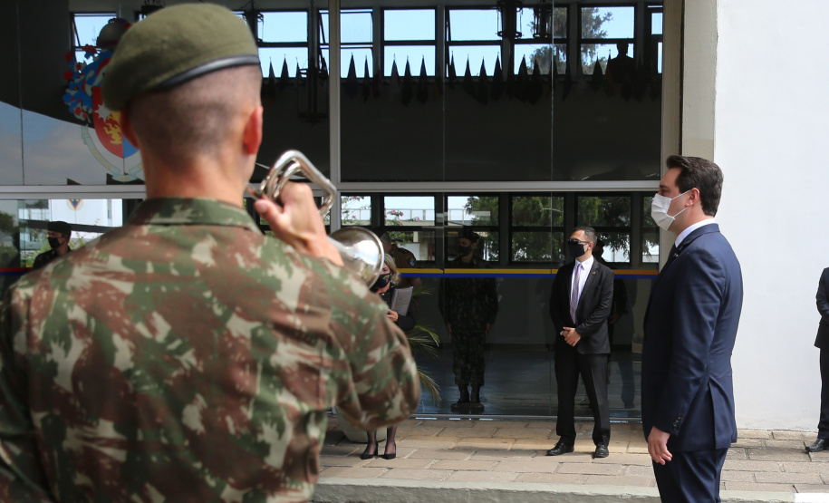 O Governador Carlos Massa Ratinho Junior recebe, nesta quinta-feira (24),  a medalha Exercito Brasileiro no Forte do Pinheirinho.  Curitiba, 24/09/2020. Foto: Geraldo Bubniak/AEN
