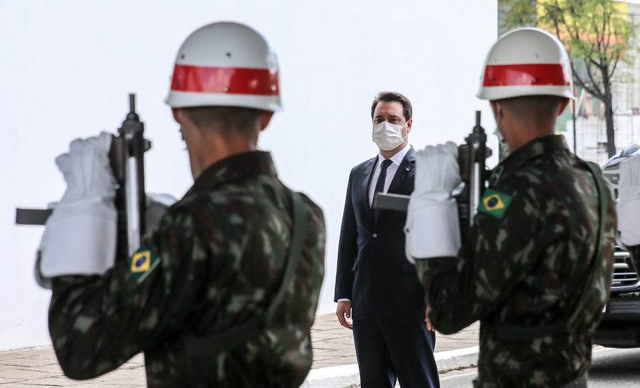 O Governador Carlos Massa Ratinho Junior recebe, nesta quinta-feira (24),  a medalha Exercito Brasileiro no Forte do Pinheirinho.  Curitiba, 24/09/2020. Foto: Geraldo Bubniak/AEN